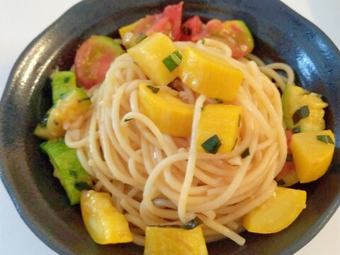 バジルととプチトマトとズッキーニのパスタ